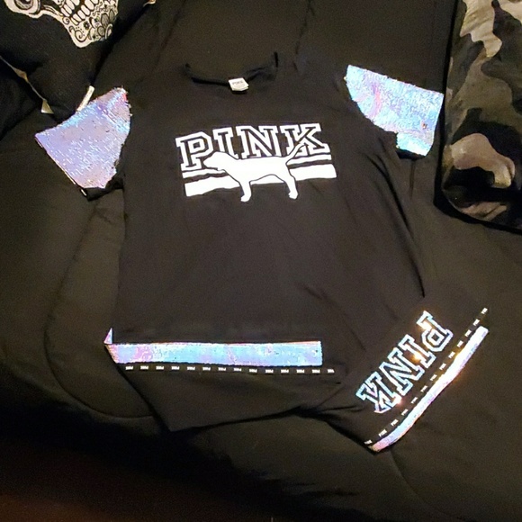 VS Pink - Picture 1 of 4